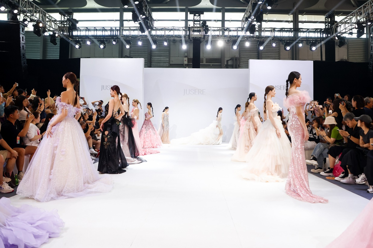 秀場直擊 | 2023上?；榧喍Y服展新品發(fā)布秀首日回顧
